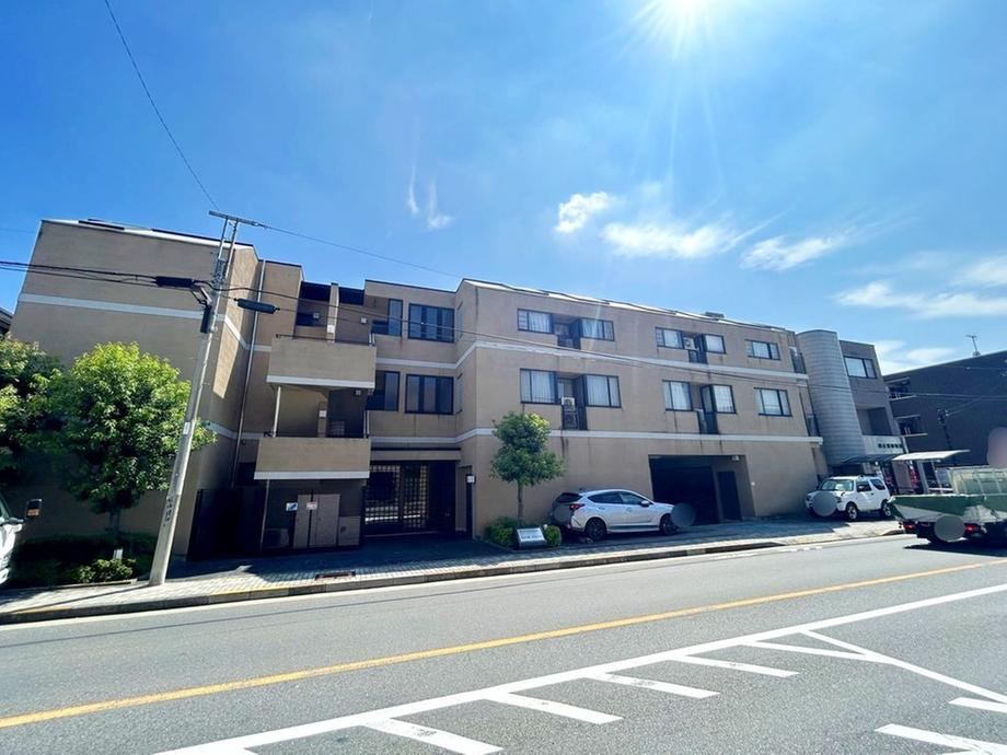 3LDK apartment in Kunitachi, Tokyo - Photo 1