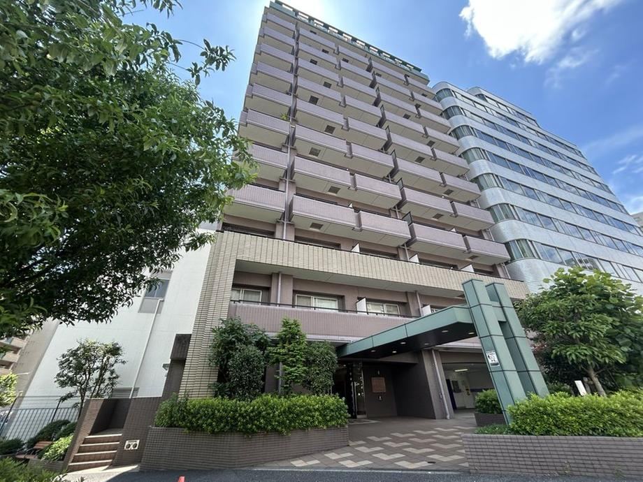 3LDK apartment in Shinjuku Ward, Tokyo - Photo 1