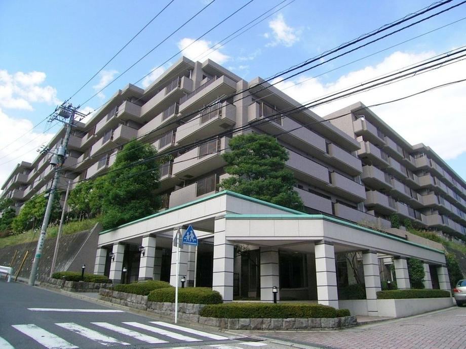 3LDK apartment in Konan Ward, Yokohama, Kanagawa - Photo 1
