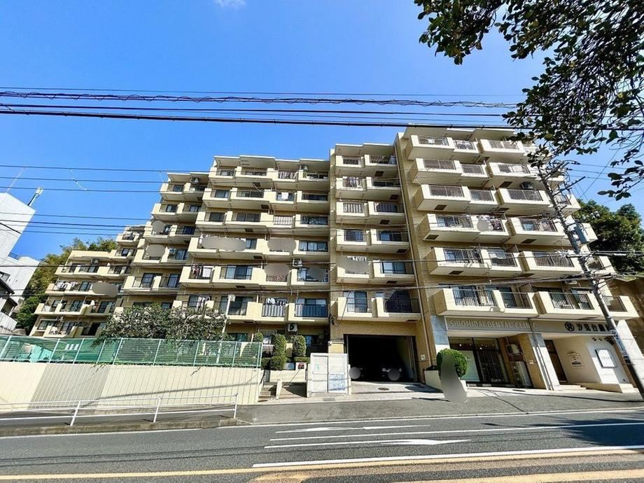 3LDK apartment in Isogo Ward, Yokohama, Kanagawa - Photo 1