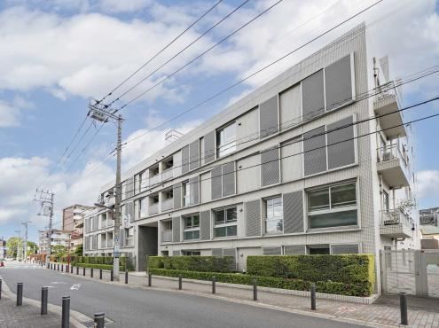 2LDK+S apartment in Shinjuku Ward, Tokyo - Photo 1