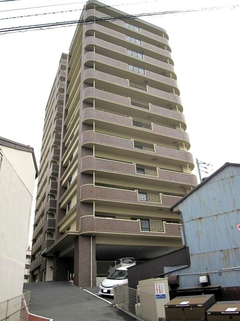 4LDK apartment in Shimonoseki, Yamaguchi - Photo 1