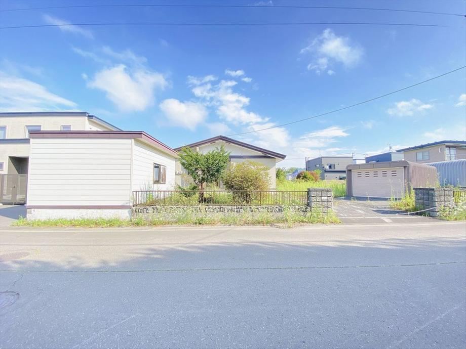 300 m² land in Eniwa, Hokkaido - Photo 1