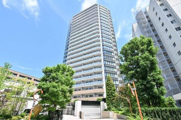 3LDK apartment in Minato Ward, Tokyo - Photo 1