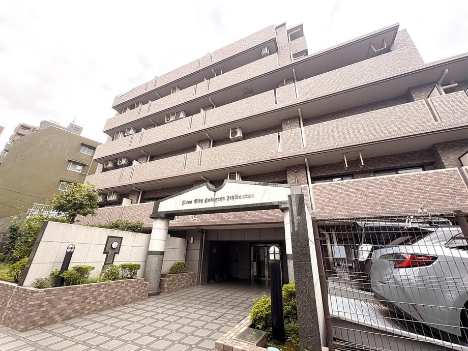 2DK apartment in Shibuya Ward, Tokyo - Photo 1