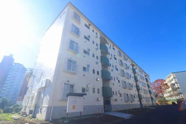 4DK apartment in Fujisawa, Kanagawa - Photo 1