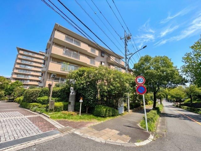 3LDK+S apartment in Tama, Tokyo - Photo 1