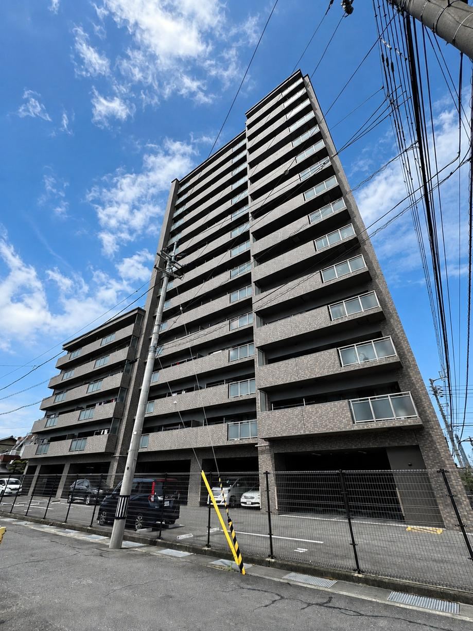 4LDK apartment in Takamatsu, Kagawa - Photo 1