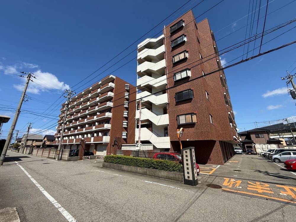 2DK apartment in Hakusan, Ishikawa - Photo 1