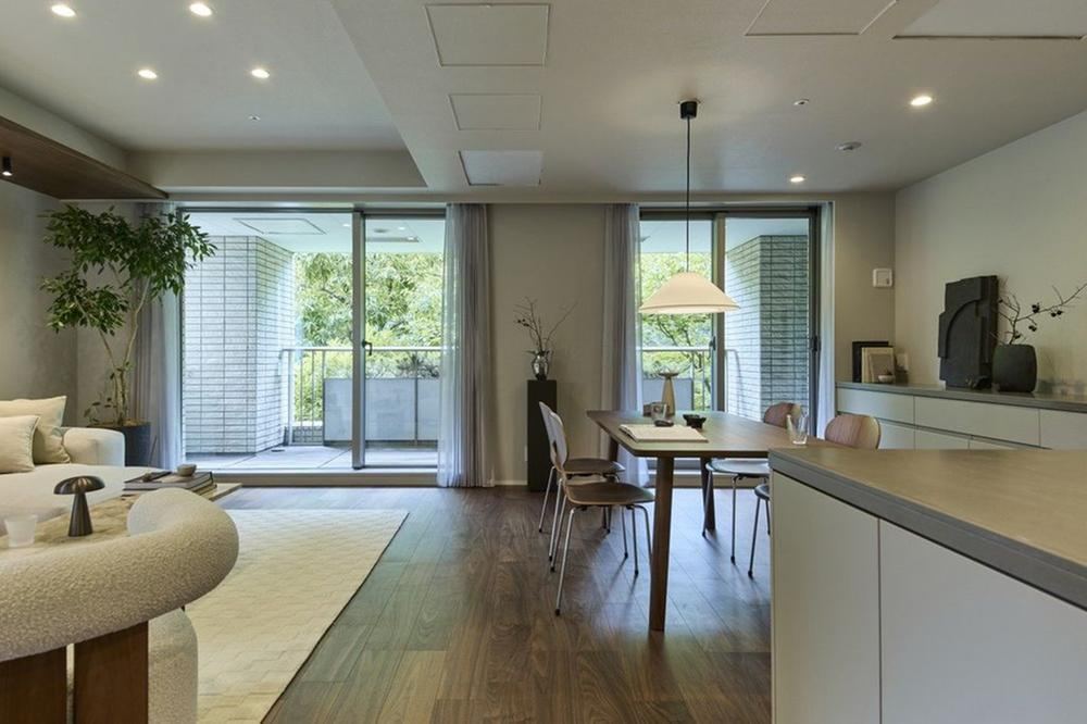 2LDK apartment in Minato Ward, Tokyo - Photo 1