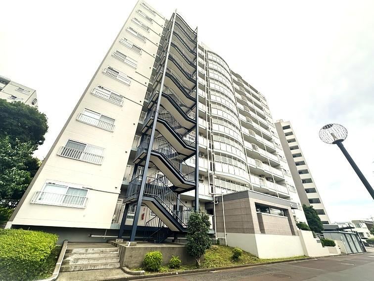 3LDK apartment in Akishima, Tokyo - Photo 1