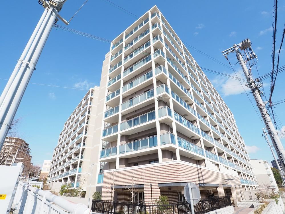 2LDK+S apartment in Tarumi Ward, Kobe, Hyogo - Photo 1