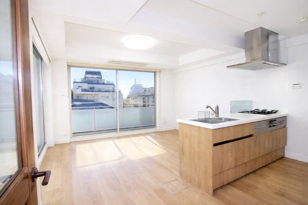 2LDK apartment in Shibuya Ward, Tokyo - Photo 1