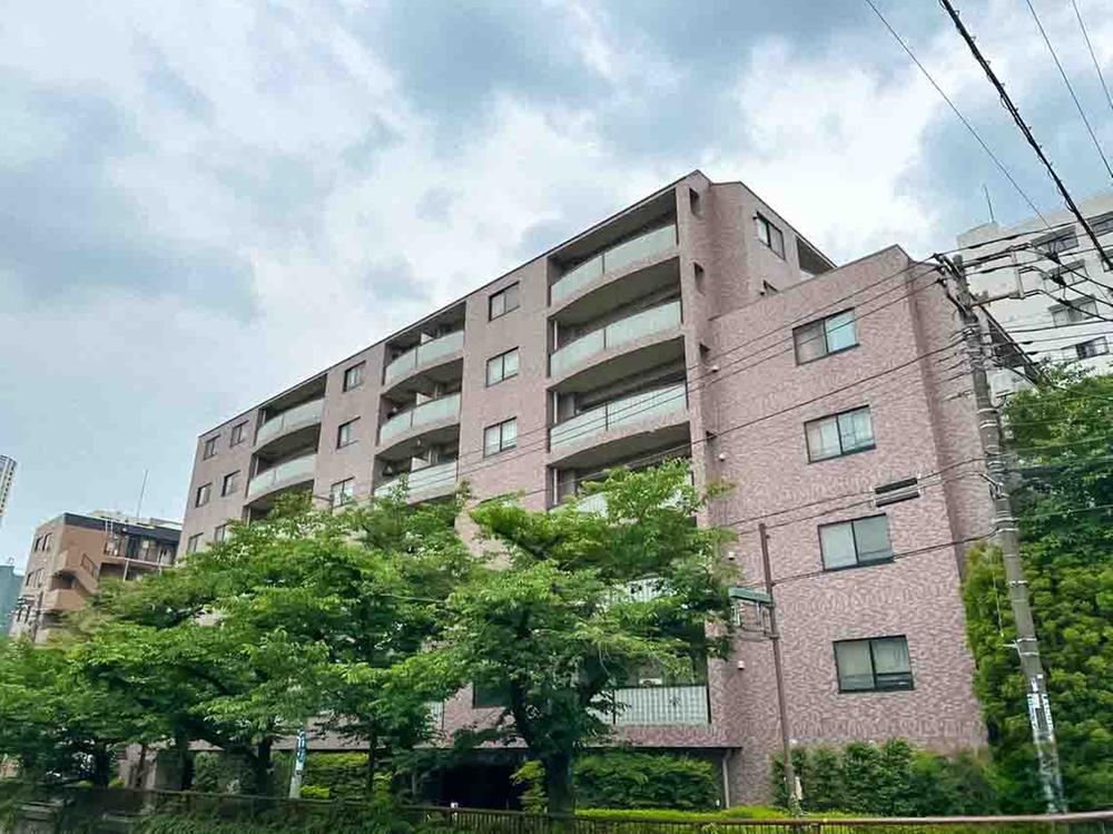 2LDK apartment in Meguro Ward, Tokyo - Photo 1