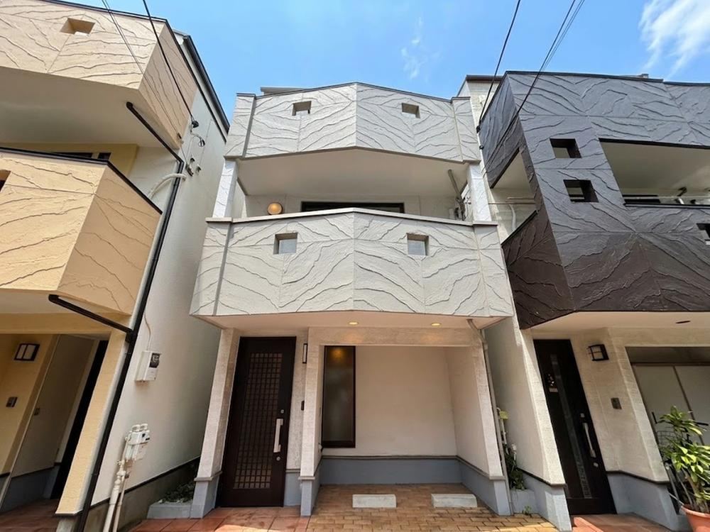 3LDK house in Meguro Ward, Tokyo - Photo 1
