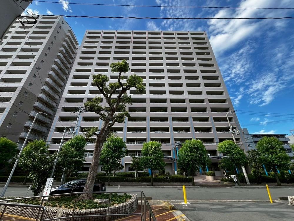 2LDK apartment in Suminoe Ward, Osaka - Photo 1