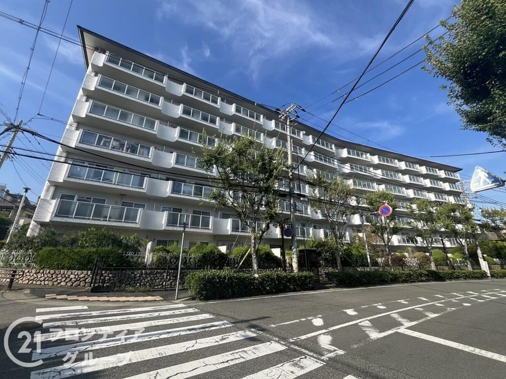 2LDK apartment in Ashiya, Hyogo - Photo 1