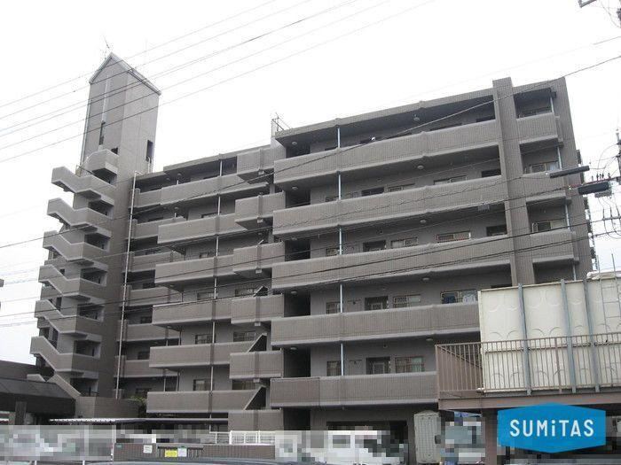 4LDK apartment in Matsuyama, Ehime - Photo 1