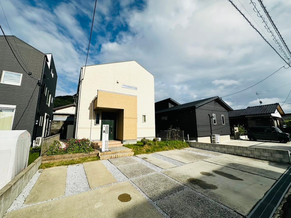 4LDK house in Fukutsu, Fukuoka - Photo 1