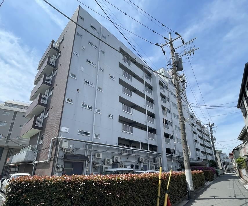 2LDK apartment in Itabashi Ward, Tokyo - Photo 1