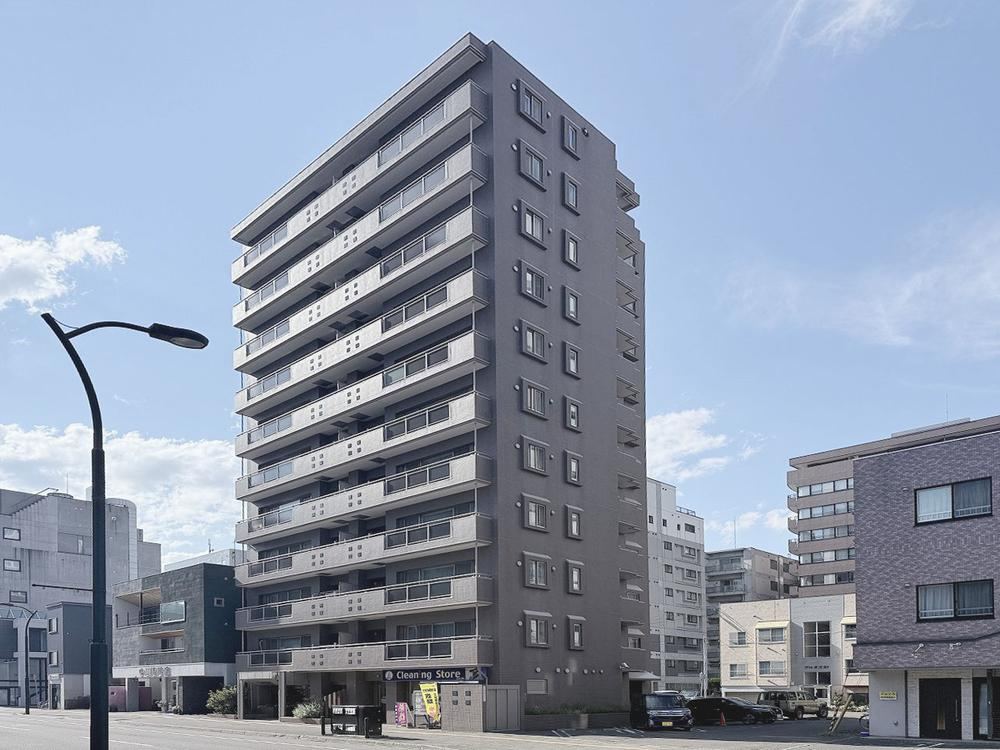 3LDK+2S apartment in Chuo Ward, Sapporo, Hokkaido - Photo 1