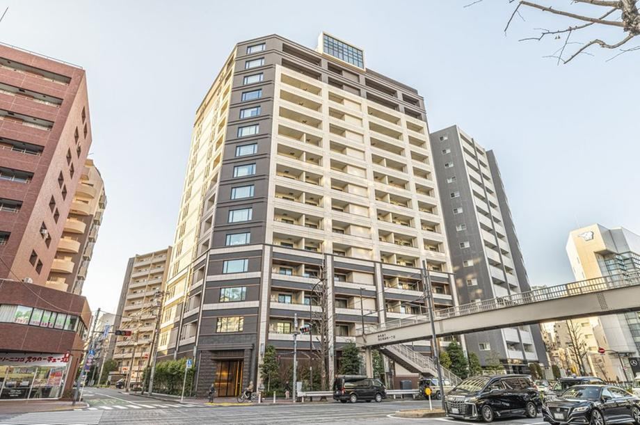 3LDK apartment in Minato Ward, Tokyo - Photo 1