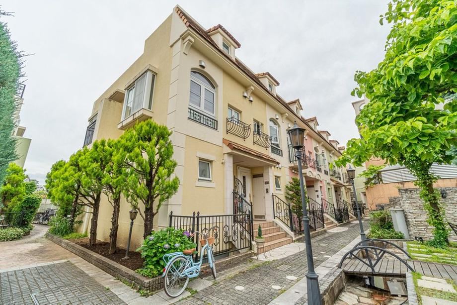 3LDK apartment in Suginami Ward, Tokyo - Photo 1