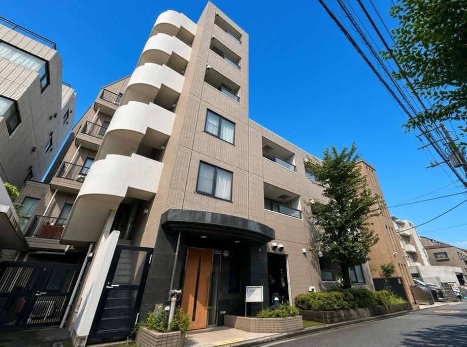 3LDK apartment in Bunkyo Ward, Tokyo - Photo 1