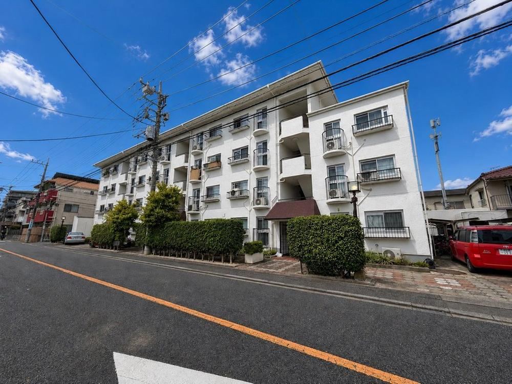 3LDK apartment in Komae, Tokyo - Photo 1