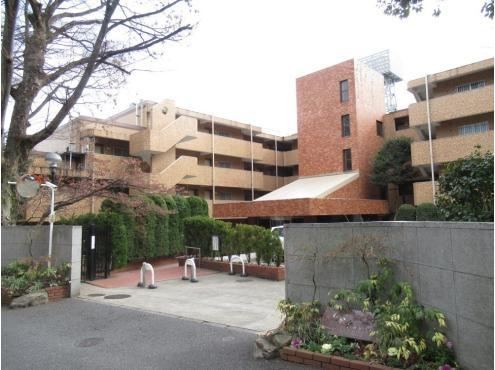 2LDK apartment in Minato Ward, Tokyo - Photo 1
