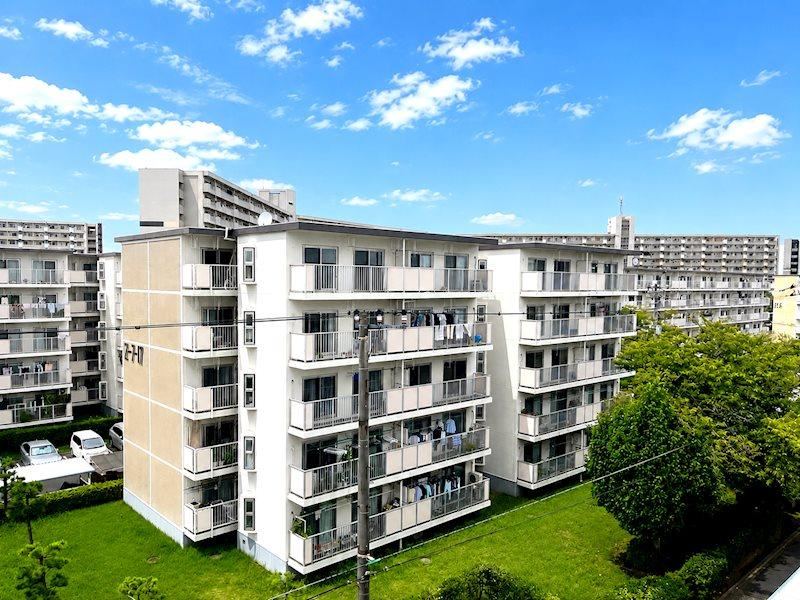 3LDK apartment in Mihama Ward, Chiba - Photo 1