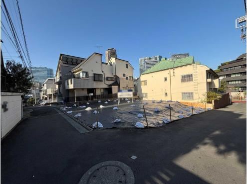 215 m² land in Shibuya Ward, Tokyo - Photo 1