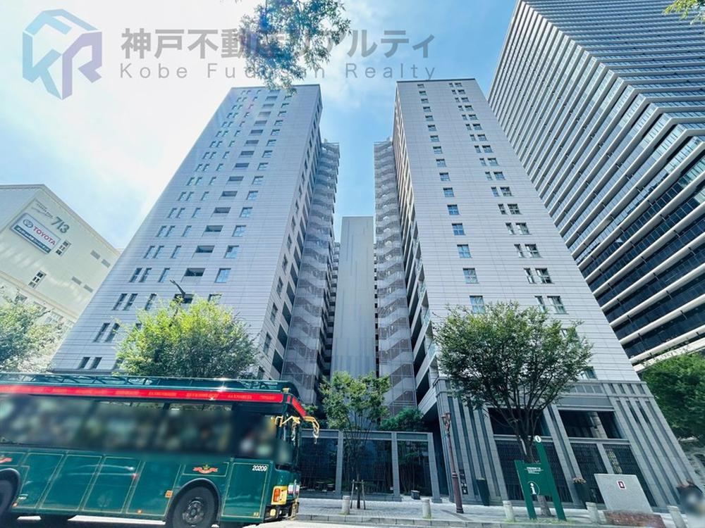 3LDK+S apartment in Chuo Ward, Kobe, Hyogo - Photo 1