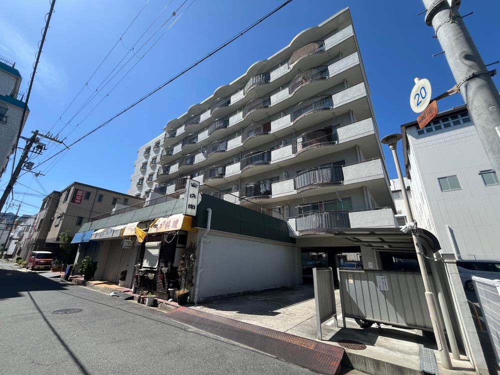 2LDK apartment in Yao, Osaka - Photo 1