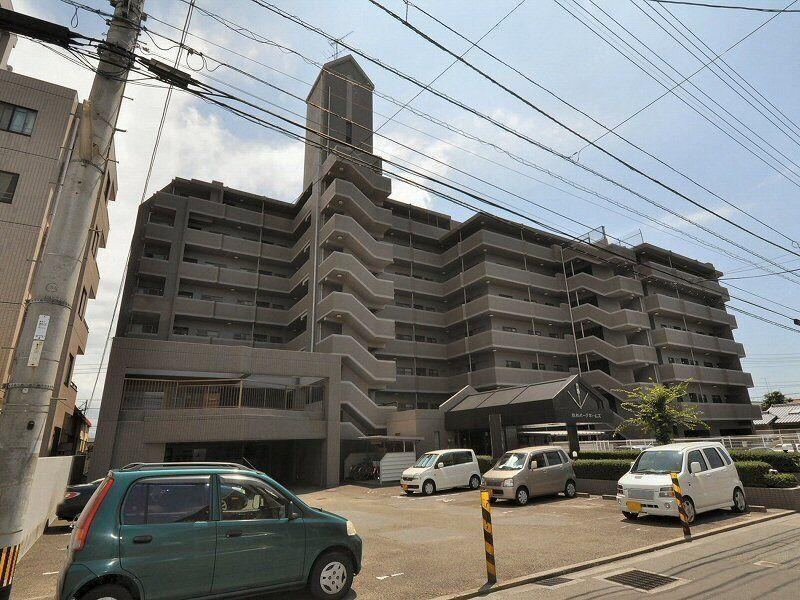 4LDK apartment in Matsuyama, Ehime - Photo 1