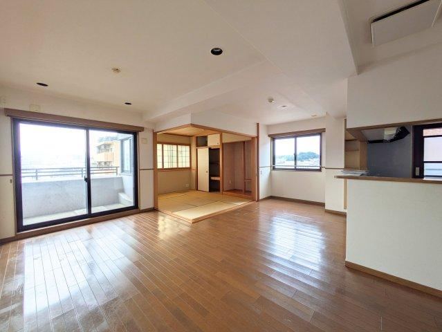 3LDK apartment in Matsuyama, Ehime - Photo 1