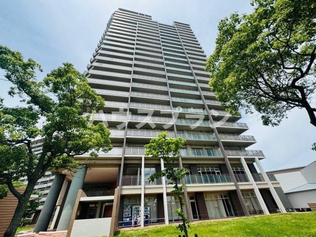 2LDK+S apartment in Hirakata, Osaka - Photo 1