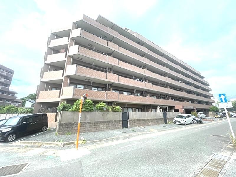 4LDK apartment in Higashi Ward, Fukuoka - Photo 1