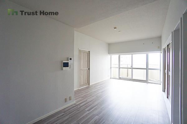 4LDK apartment in Chuo Ward, Kobe, Hyogo - Photo 1