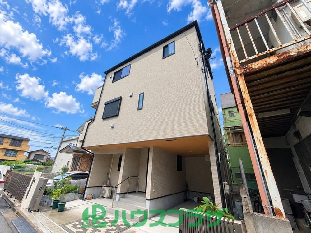 4LDK house in Katsushika Ward, Tokyo - Photo 1