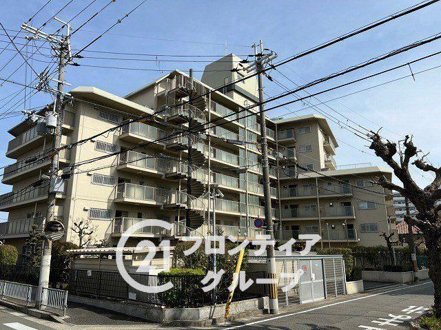 4LDK+S apartment in Amagasaki, Hyogo - Photo 1