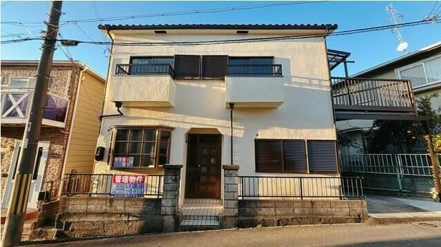 4LDK house in Hirakata, Osaka - Photo 1