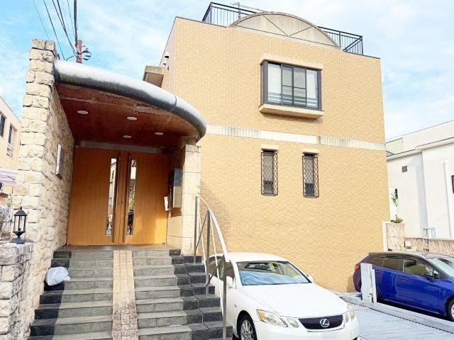 2LDK+S apartment in Meguro Ward, Tokyo - Photo 1