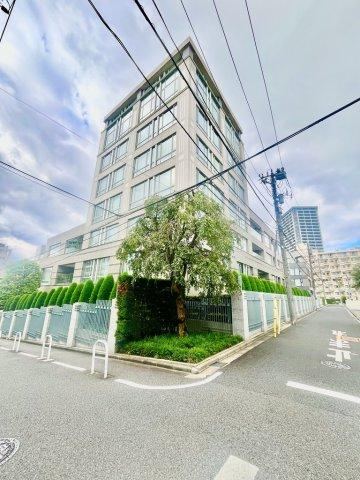 2LDK apartment in Minato Ward, Tokyo - Photo 1