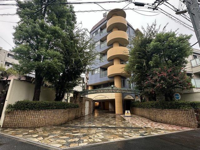 2LDK apartment in Nakano Ward, Tokyo - Photo 1