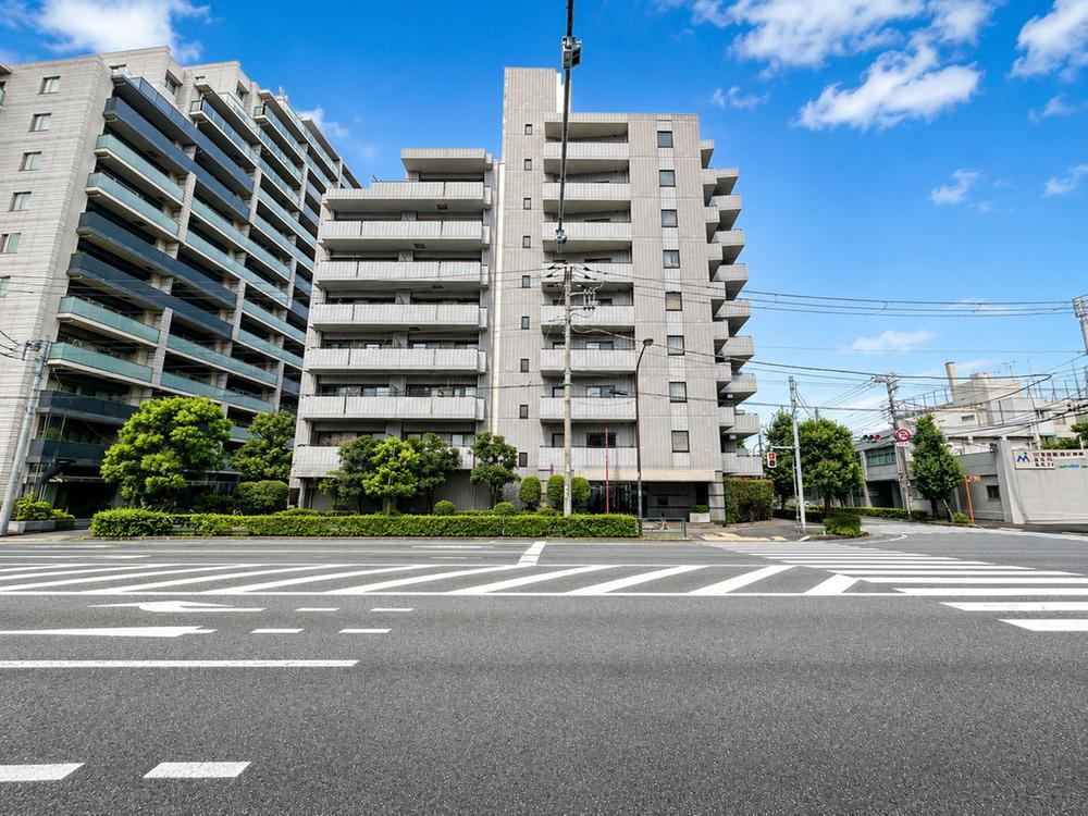 3LDK apartment in Shinagawa Ward, Tokyo - Photo 1