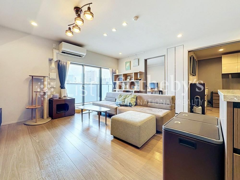 3LDK+S apartment in Chiyoda Ward, Tokyo - Photo 1