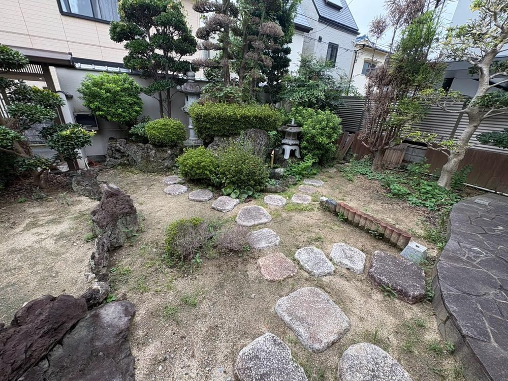 5LDK house in Mino, Osaka - Photo 1