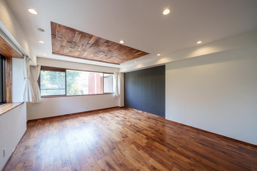 3LDK apartment in Shinjuku Ward, Tokyo - Photo 1