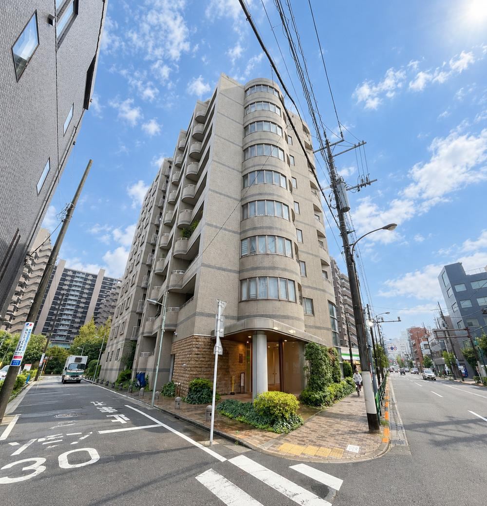 3LDK apartment in Shinagawa Ward, Tokyo - Photo 1